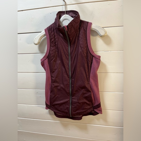 ❣️LULULEMON - Burgundy Rebel Runner Vest - Size 6 - Picture 5 of 10